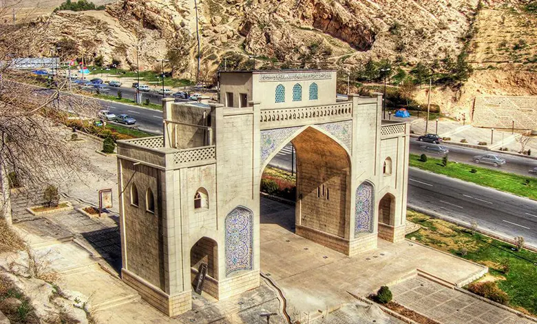 دفاتر مهاجرتی در شیراز چه خدماتی ارائه می‌دهند؟
